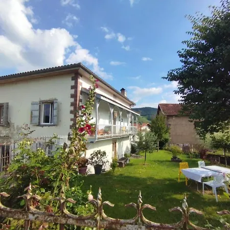 Larraldia לינה וארוחת בוקר