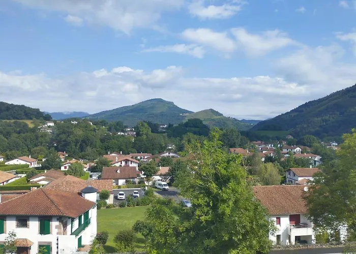 Larraldia לינה וארוחת בוקר *