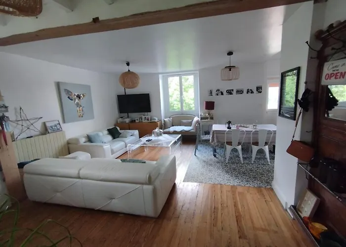 Larraldia לינה וארוחת בוקר