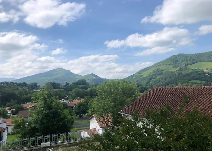 Larraldia לינה וארוחת בוקר *