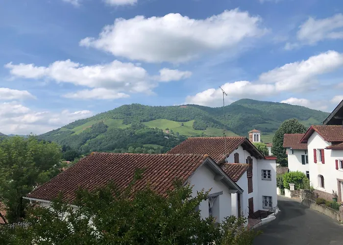 Larraldia לינה וארוחת בוקר